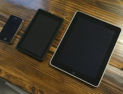 comparo: Kindle Fire vs. iPad vs. iPhone